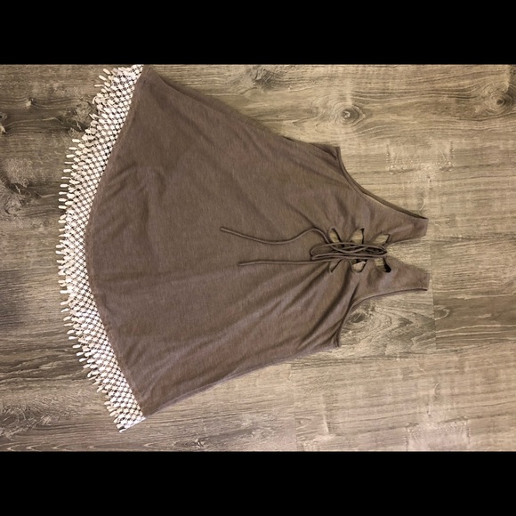Cute comfy top with bottom fringe lace design. - Picture 2 of 5